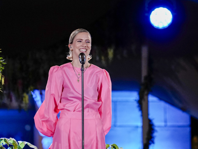 Dagny sang for the Crown Prince and Crown Princess and for all the guests assembled in the Palace Courtyard. Photo: Stian Lysberg Solum / NTB
